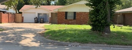 Building Photo - 2800 N Rockwell Ave