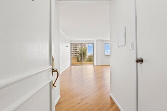 Building Photo - 1131 Alta Loma Rd