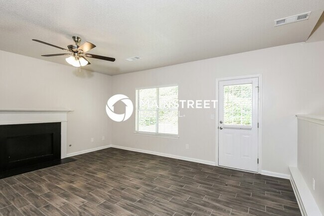 Foto del edificio - 3 Bedroom Pet-Friendly Home in DECATUR, GA...