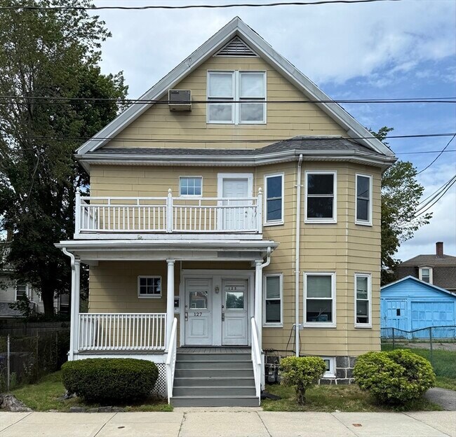 Building Photo - 127 Arlington St