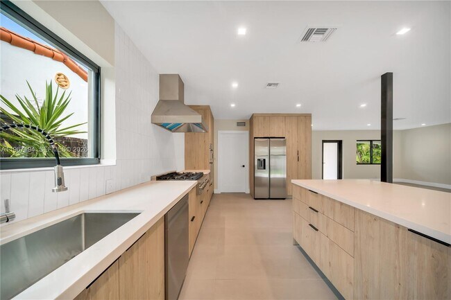 Foto del edificio - 910 W 47th Ct