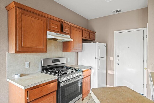 Foto del edificio - 7502 Lazy Creek Dr