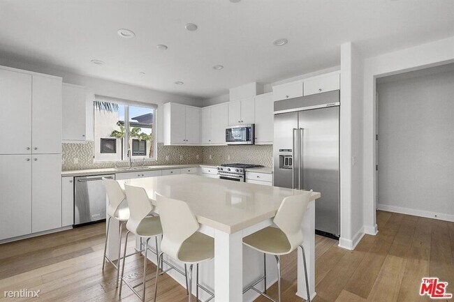 Building Photo - 3 br, 2 bath Condo - 12526 W Fielding Cir ...