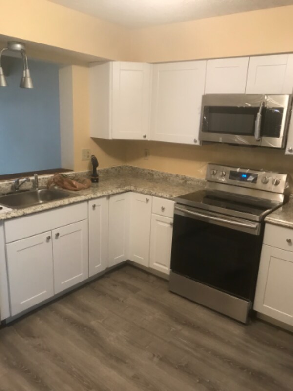 Foto principal - 7317 Cantwell Rd