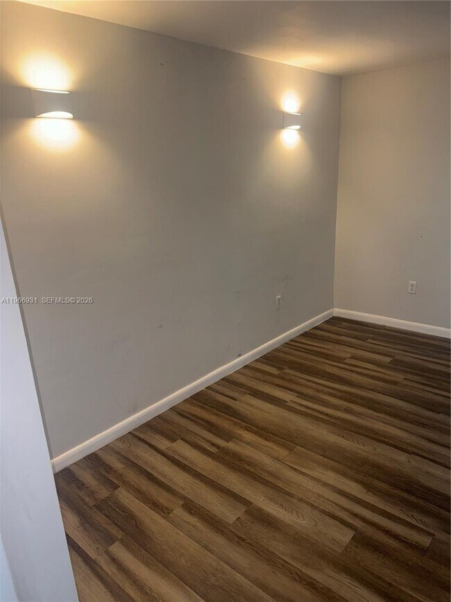 Foto del edificio - 3183 Coral Lake Dr