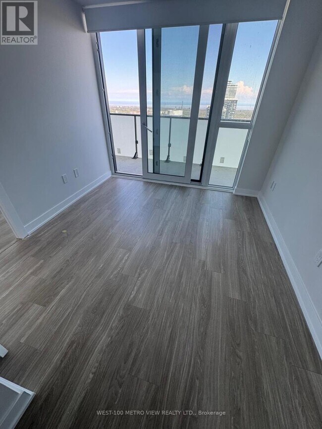 Building Photo - 430-4430 Square One Dr