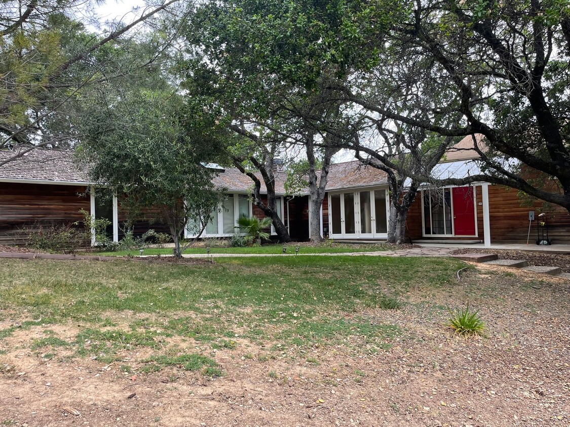 Primary Photo - SARATOGA - Custom 3 Bedroom, 3 Bathroom on...