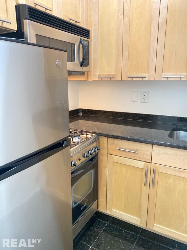 Foto del edificio - 236 E 36th St