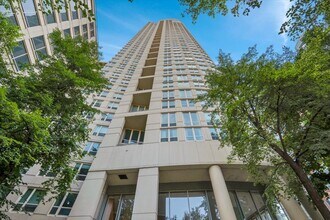 Building Photo - 345 N La Salle Dr