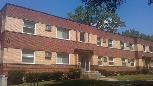 Building Photo - 1722 W North Bend Rd