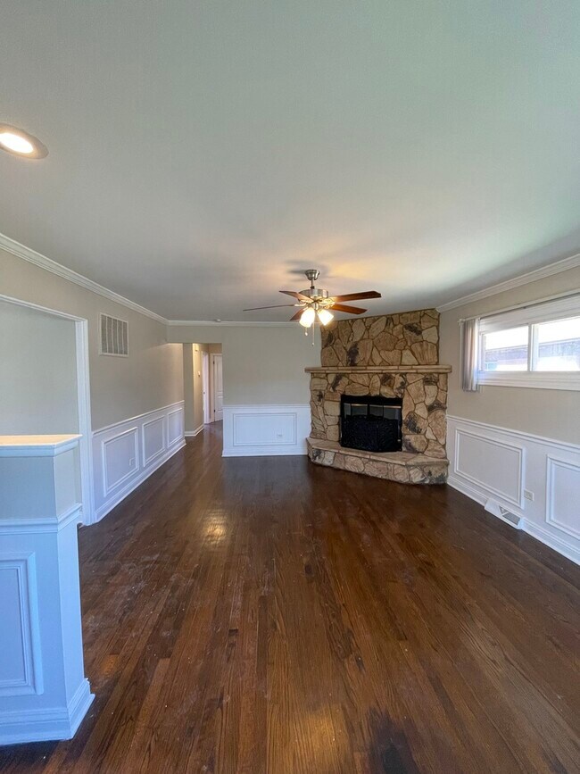 Foto del edificio - 17140 Hillside Ave