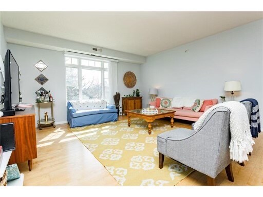 Foto del edificio - 619 SE 8th St