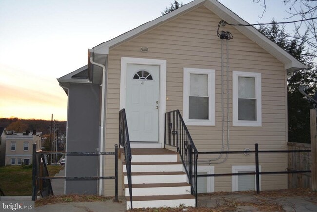 Foto del edificio - 3715 Falls Rd