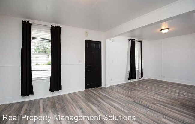 Building Photo - 3 br, 1 bath House - 320 W. Gloucester St