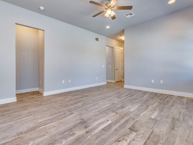 Foto del edificio - 103 E Walter Ave