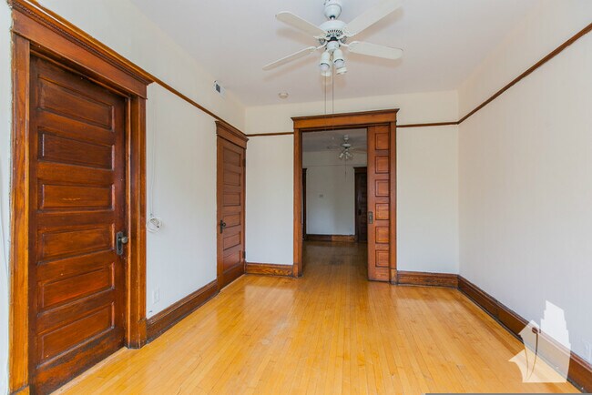 Building Photo - 3637 N Paulina St
