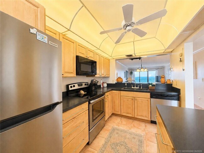Building Photo - 7440 S Ocean Dr