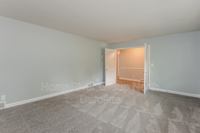 Building Photo - 291 Araminta Dr