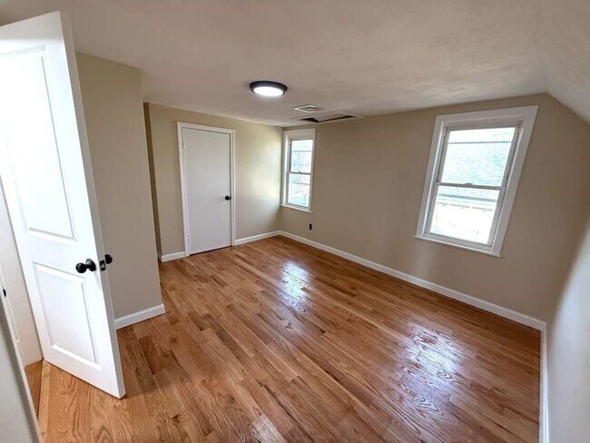 Foto del edificio - 194 Fells Ave