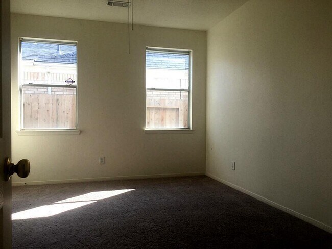 Foto del edificio - 2926 Green Valley Trail Dr
