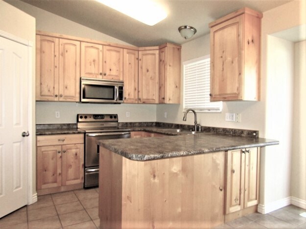 Building Photo - 1496 N 2150 W