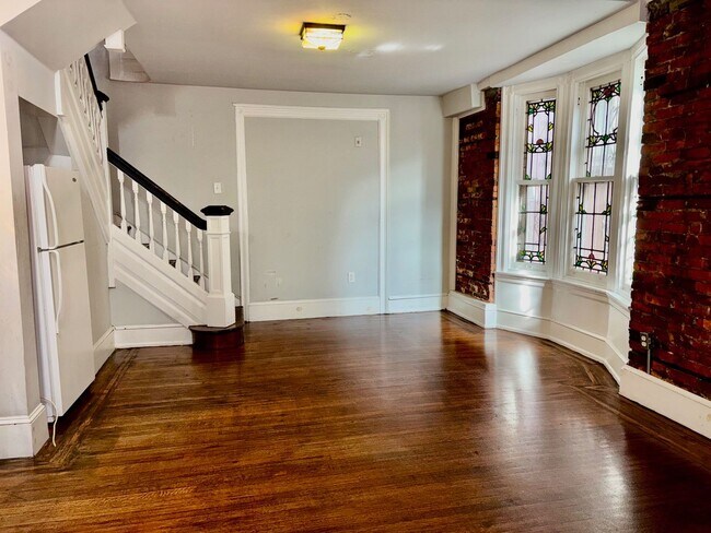 Building Photo - 5021 Pine St