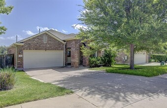 Building Photo - 1610 Greenside Dr