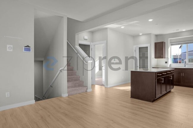 Building Photo - 1621 Seattle Hill Rd