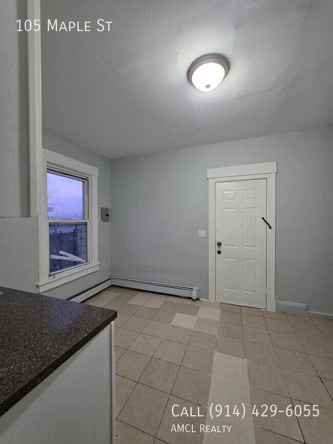 Foto del edificio - 105 Maple St