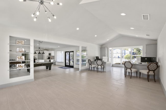 Clubhouse - The View at Lake Highlands