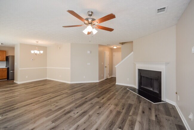 Foto del edificio - 577 Arbor Ridge Dr