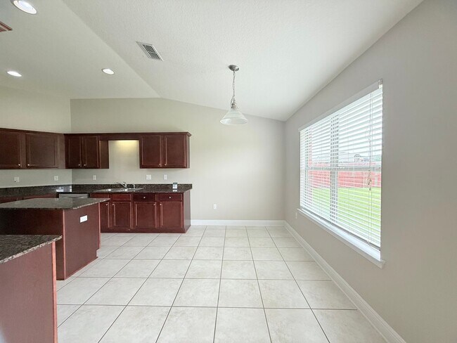 Foto del edificio - Spacious 4 Bed/3 Bath - Pace Mill Creek