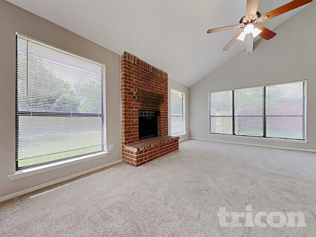 Foto del edificio - 820 Arbor Hill Dr