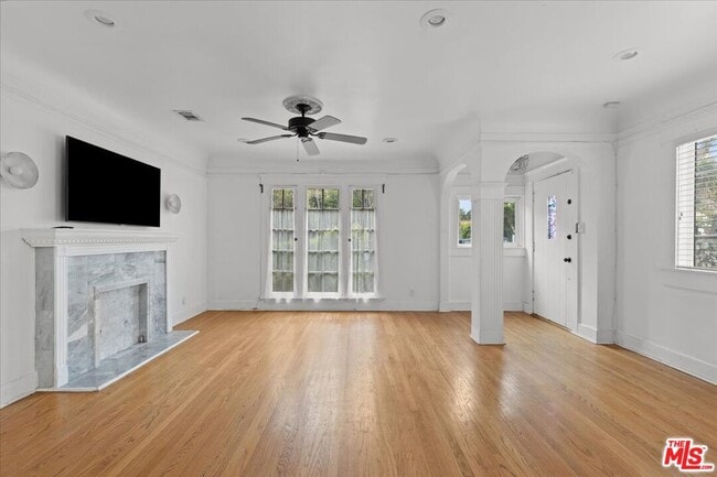 Building Photo - 1018 Havenhurst Dr