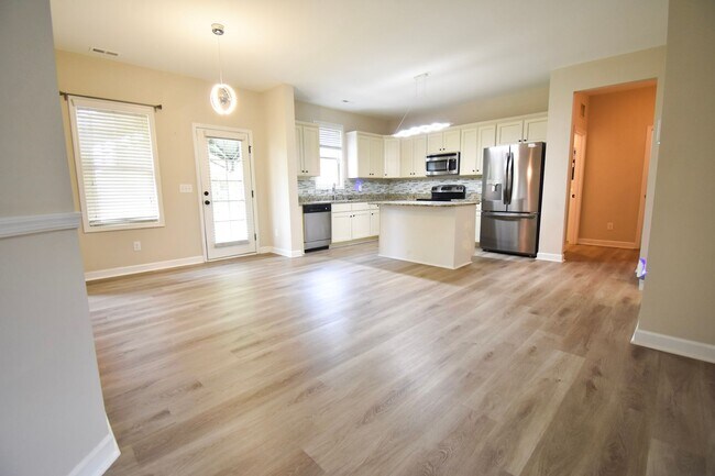 Building Photo - FIRST TWO WEEKS RENT FREE! 4 Bedroom 2.5 B...