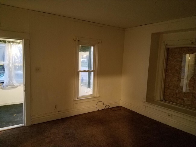 Building Photo - 303 Newell St