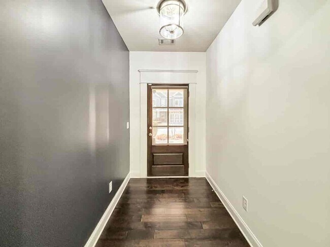 Foto del edificio - Smyrna Grove Stunner: 4 BR Luxury & Lifestyle Near The Battery