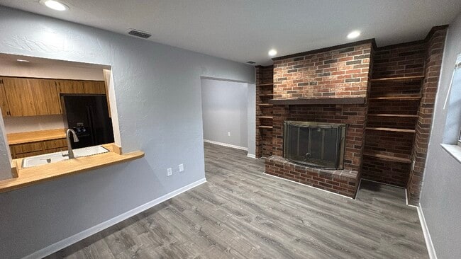 Foto del edificio - 12275 Linden Dr