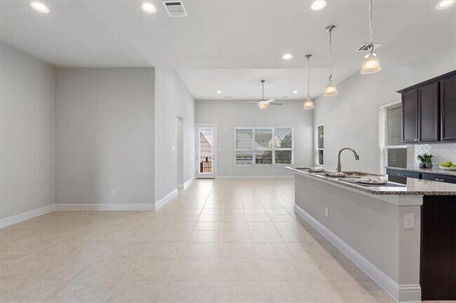 Building Photo - 600 C-Bar Ranch Trl
