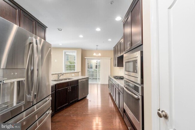 Foto del edificio - 7664 Elmcrest Rd