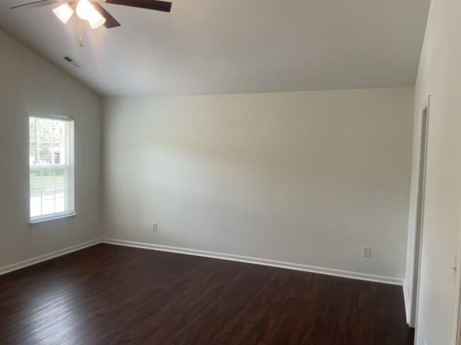 Building Photo - 5001 Autumn Oak Dr