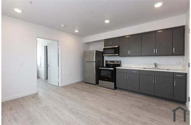 Building Photo - Gorgeous 1 bed/1 bath and Studio units ~ LA City Section 8 Voucher Accepted!