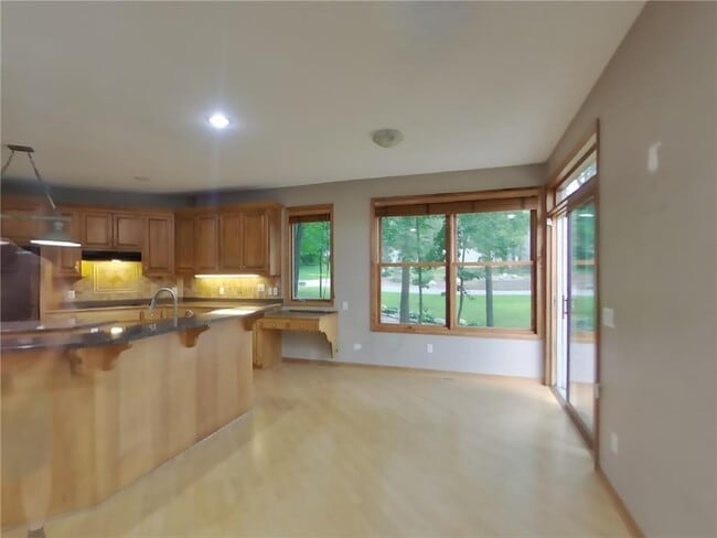 Building Photo - 8915 Umbria Pl N