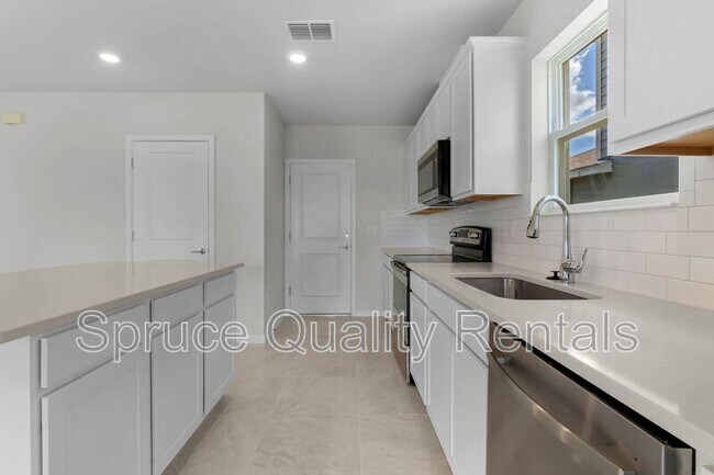 Building Photo - 7744 Syracuse Dr