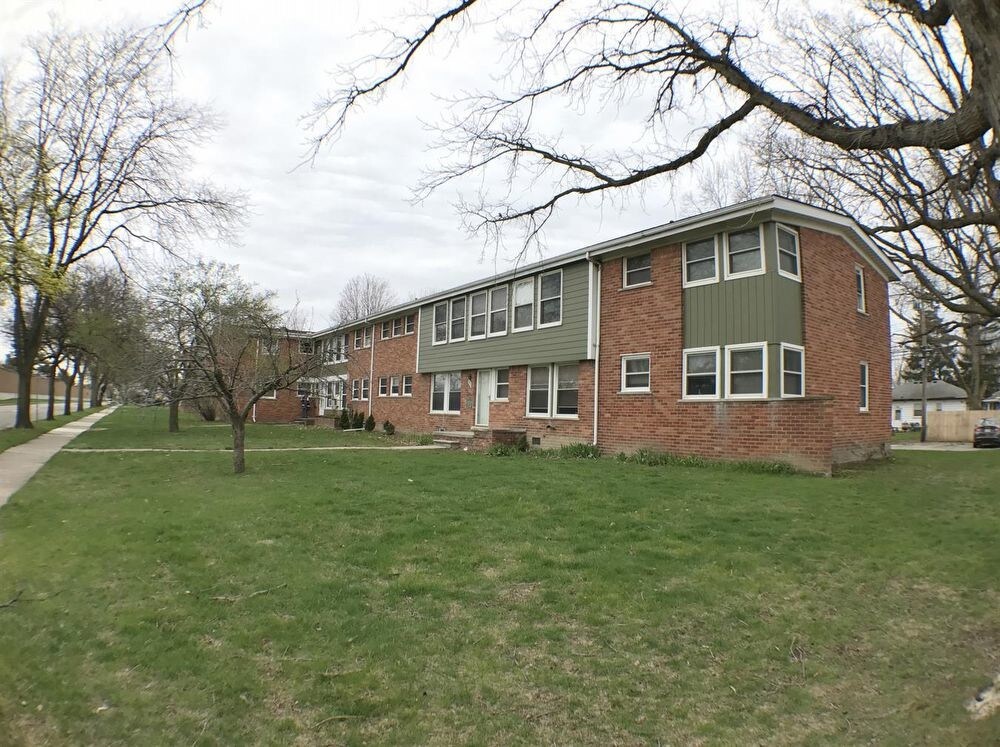 Primary Photo - 727 N Stephenson Hwy