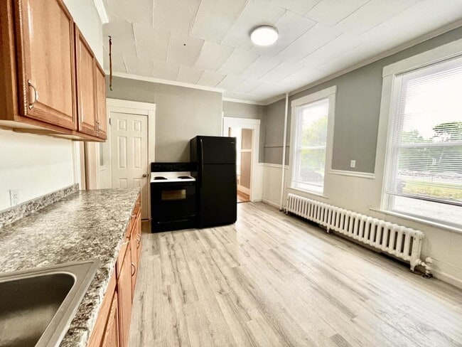 Building Photo - 153 Horton St