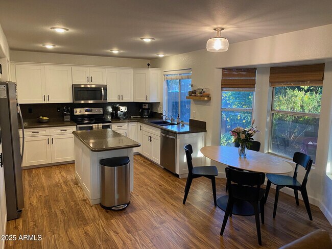 Building Photo - 3798 E Encinas Ave