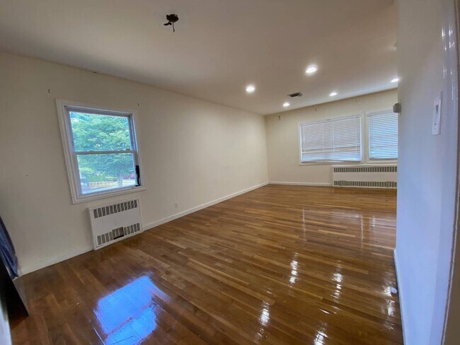 Foto del edificio - 138-61 Hoover Ave