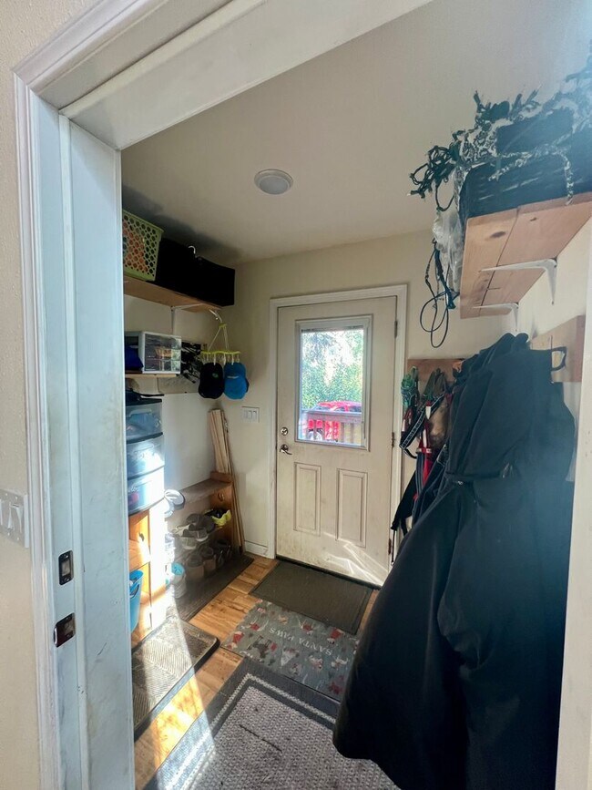 Foto del edificio - 2715 Tall Spruce Rd