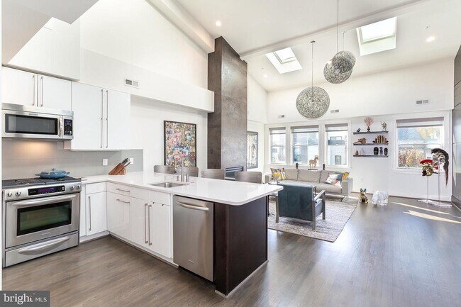 Foto del edificio - 2431 Ontario Rd NW